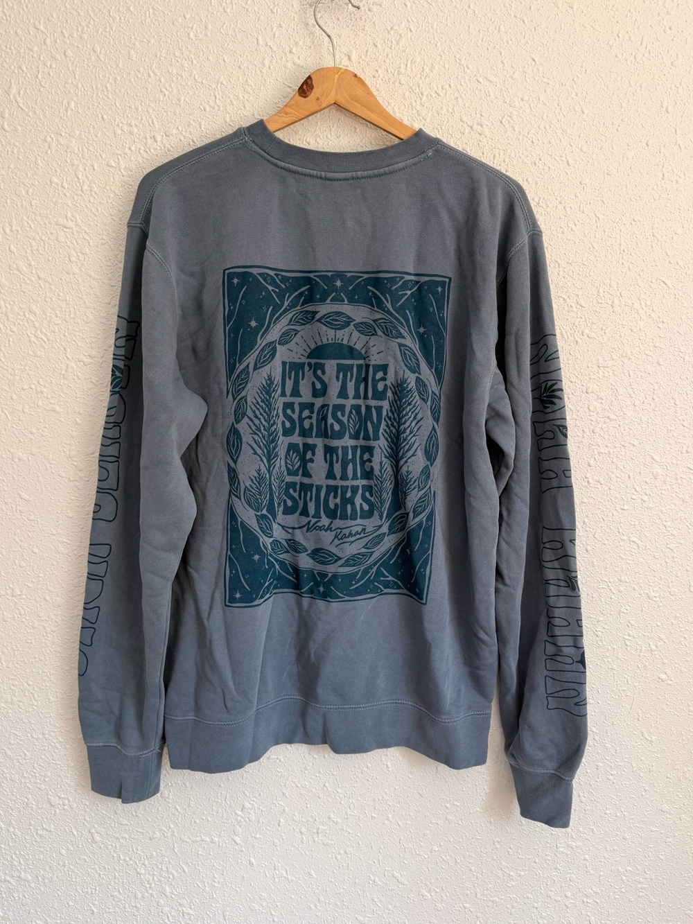 Noah Kahan season of the sticks faded blue crewneck sweatshirt M